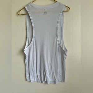 alo women's white yoga sport t-shirt, sleeveless medium